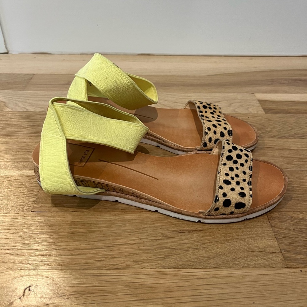 Dolce Vita Vivian size 7 banded Yellow and leopard Tan Sandals - Picture 3 of 6